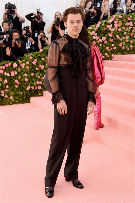 harry styles wearing gucci|Behind The Scenes On Harry Styles Gucci Met Gala 2019 Outfit .